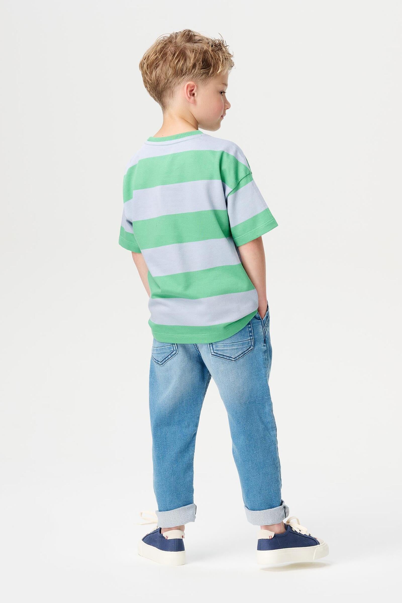 5511011_P144_model_back
