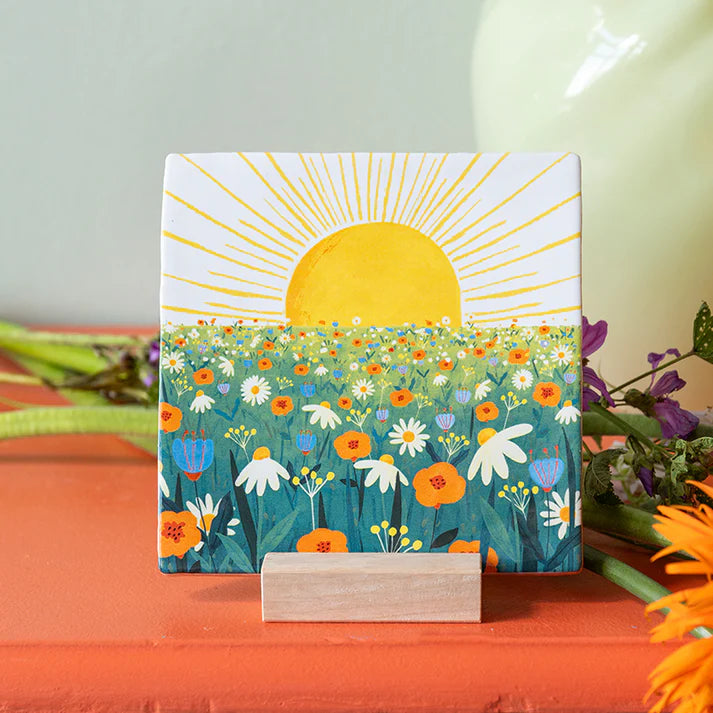 Tegeltje_met_zon_en_bloemen