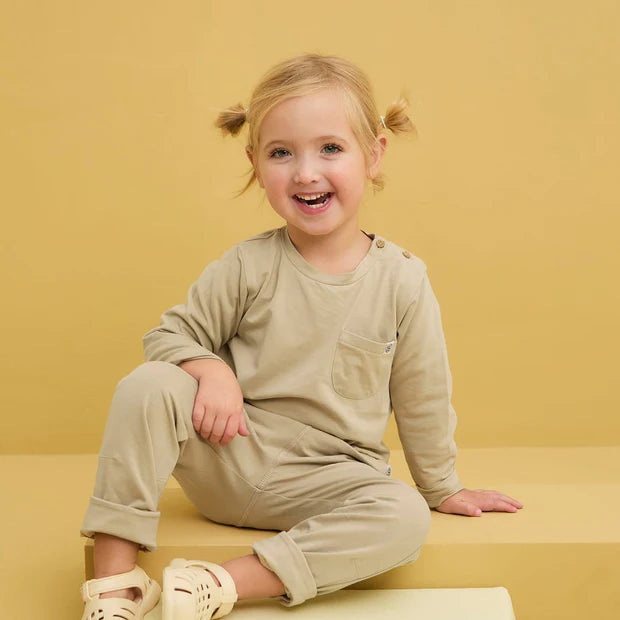 Beige-joggingbroek-en-longsleeve-Cloby