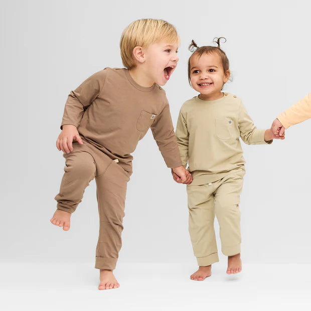 UV-joggingbroekje-kinderen-in-Peanut-Brown-and-Sandy-Beach-Cloby
