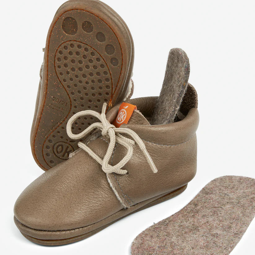 orangenkinder_amigo_schnuerer_gefuettert_beige_detail_fd8782df-36e2-4436-9fc5-d18473b9d240_823x