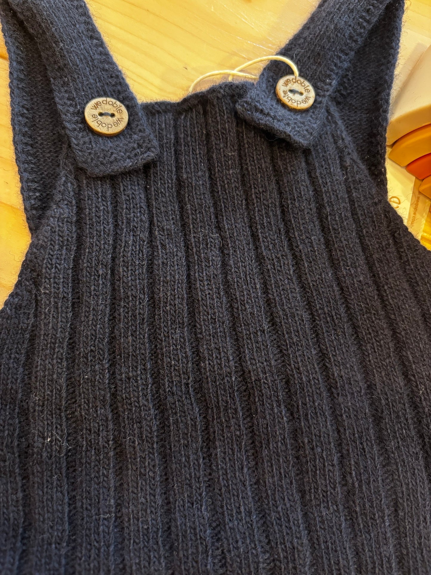 Wedoble gestrickte Latzhose aus Merinowolle
