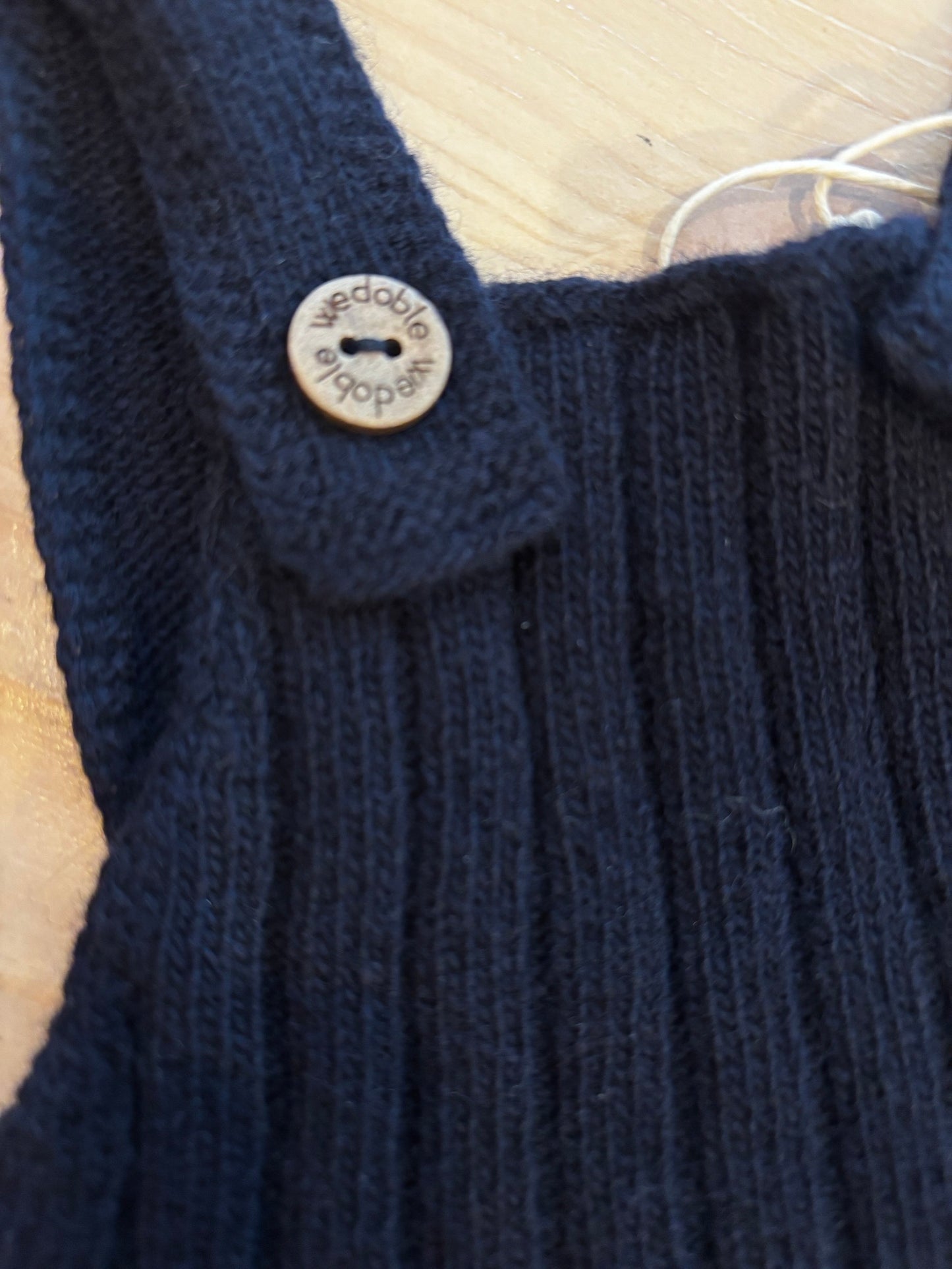 Wedoble gestrickte Latzhose aus Merinowolle