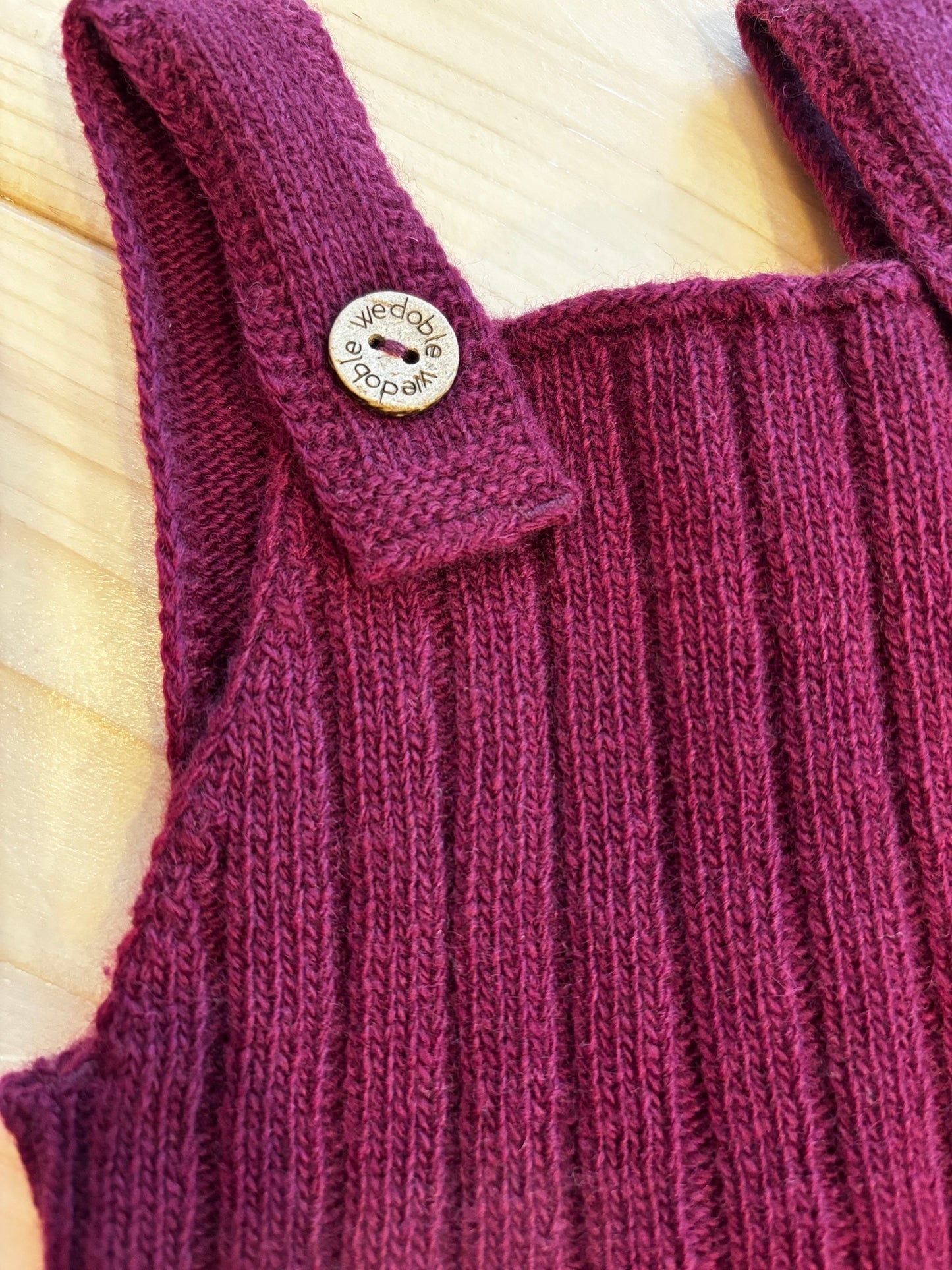 Wedoble gestrickte Latzhose aus Merinowolle
